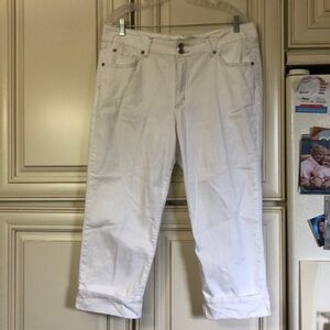 Women’s White Capri Pants